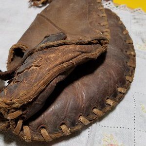 Vintage 1940s Baseball Mitt.